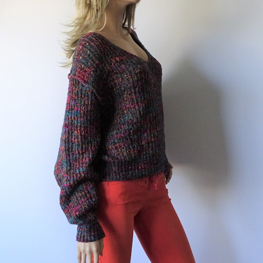 Free People Highland V-Neck Sweater NWT - Picture 2 of 3